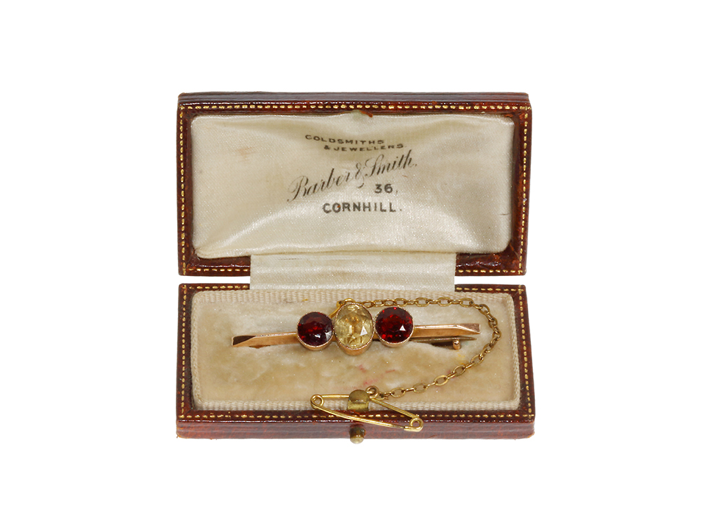 9ct Gold Bar Brooch Set With Citrine & Garnets – Original Box